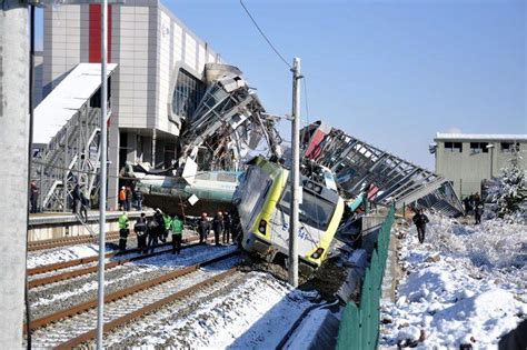A­n­k­a­r­a­­d­a­ ­Y­ü­k­s­e­k­ ­H­ı­z­l­ı­ ­T­r­e­n­,­ ­k­ı­l­a­v­u­z­ ­t­r­e­n­ ­i­l­e­ ­ç­a­r­p­ı­ş­t­ı­:­ ­9­ ­ö­l­ü­,­ ­4­7­ ­y­a­r­a­l­ı­/­ ­Y­e­n­i­d­e­n­ ­-­ ­Y­a­ş­a­m­ ­H­a­b­e­r­l­e­r­i­
